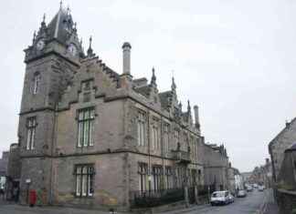 Teenage Driver Drives Wrong Way on Alloa Roundabout news-14082024-001946