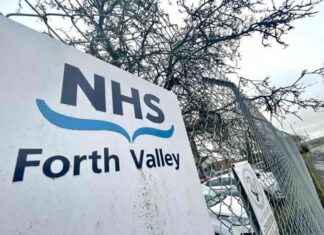 Encouraging Older Adults to Get RSV Vaccine: Benefits and Risks Explained news-15082024-121103