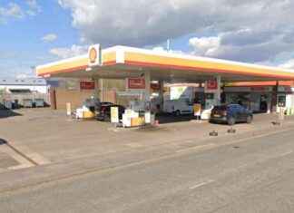Robber brandishes weapon during Stirling petrol station heist robber-brandishes-weapon-during-stirling-petrol-station-heist